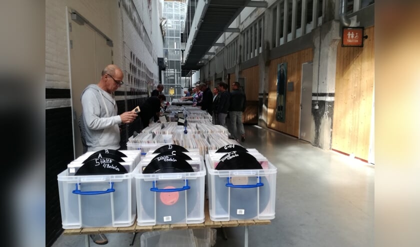 De beurs loopt van Cultuurcafé de Afzakkerij tot de Proeffabriek.