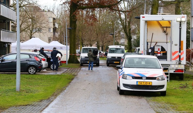 Onderzoek van de recherche in Oss. (Foto: Charles Mallo / Foto Mallo)