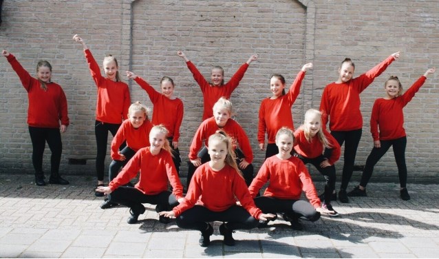 De dansgroep van Esmee is er klaar voor.