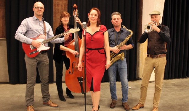 Zang: Diewertje de Niet. Tenor sax: Marc Poulussen. Trompet: Paul van Rooy. Gitaar: Erwin van Wieringen.
Contrabas: Lia van Roemburg