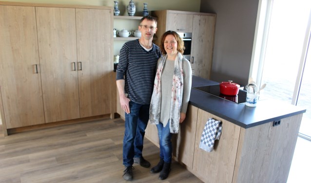 Jan Grüntjes en Jacqueline Willems in de gloednieuwe dagbesteding. (foto en tekst: Aileen van Tilburg)