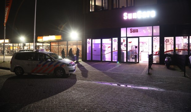Overvallers slaan toe bij zonnestudio in Oss. (Foto: Gabor Heeres / Foto Mallo)