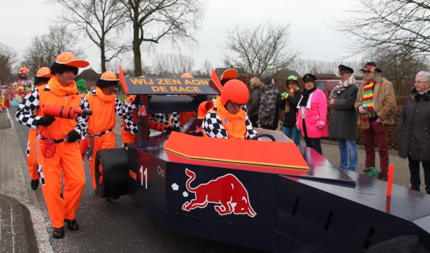 Vele bonte kleuren en leuke vondsten in de Reiger optocht