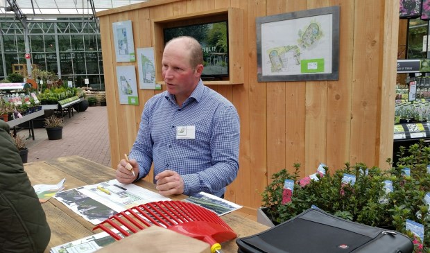 Hovenier Eric Van der Loo geeft gratis tuin- en schetsadvies.