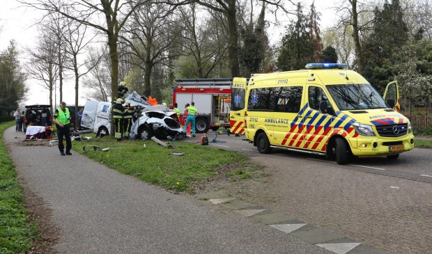 Slachtoffer bekneld bij ernstig ongeval op Berghemseweg. (Foto: Charles Mallo / Foto Mallo)