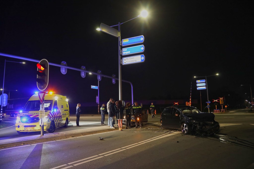 Ongeval op kruising. Foto: Gabor Heeres / Foto Mallo