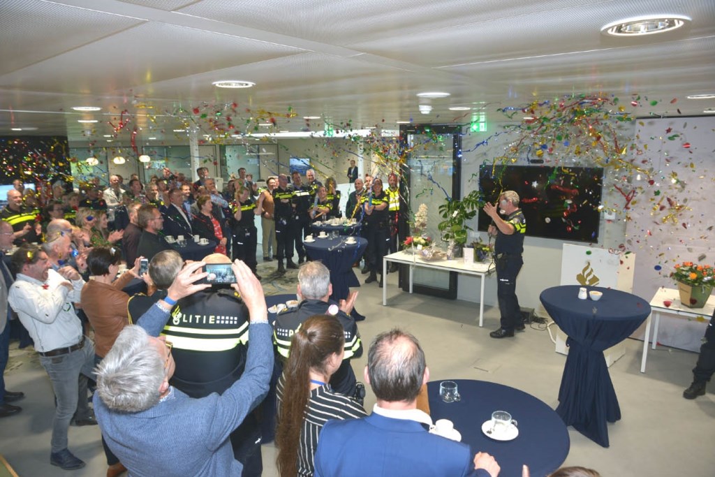 Met een knal werd het politiebureau officieel geopend