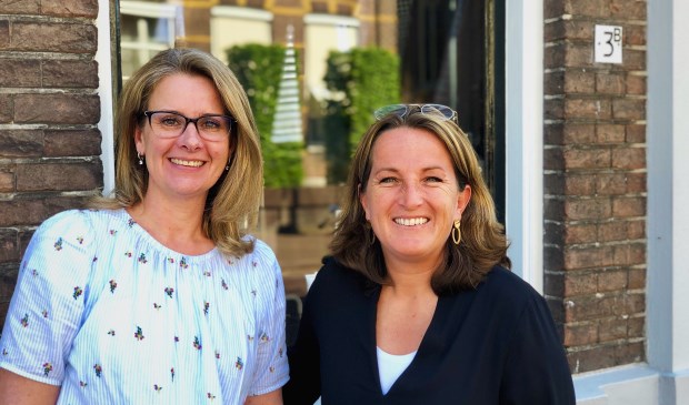 De nichtjes Chantal (L) en Marjon (R) zijn samen eigenaar van Neefjes & Nichtjes.