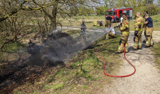 Brandje in Witte Hoeflaan. (Foto: Charles Mallo / Foto Mallo)