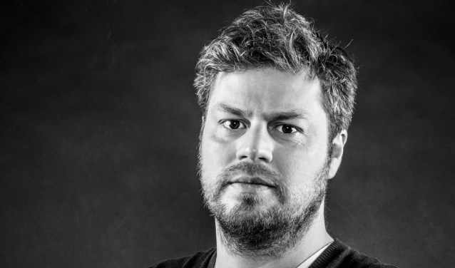De hoofdrol wordt vertolkt door de Vlaming Koen Janssen.
