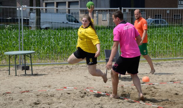 Beachhandbal in Berghem.