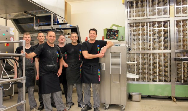 Aan het werk in de nieuwe bakkerij van De Bakkers Lamers in Heesch.