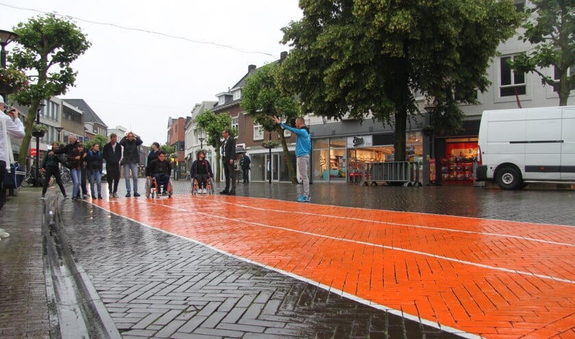 De tijdelijke atletiekbaan.