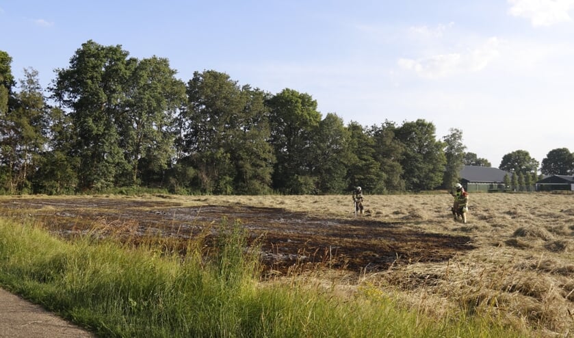 Een weiland in Sint Anthonis is dinsdag deels afgebrand.