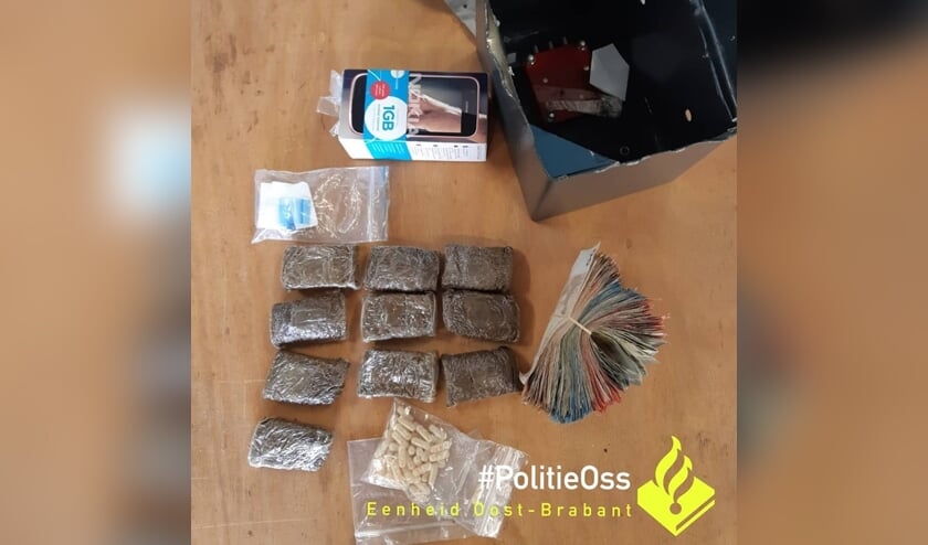 Een gedeelte van de drugs. (Foto: Facebook politie Oss)