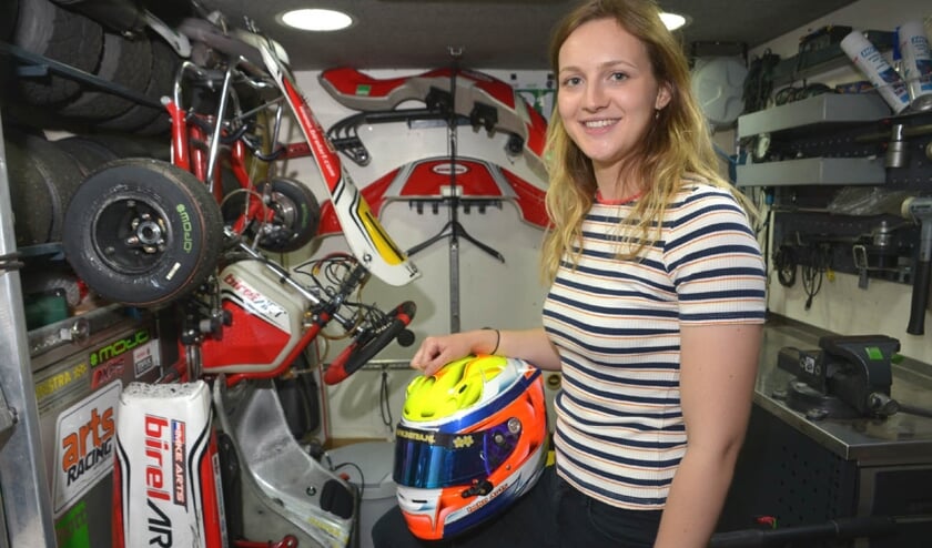 Imke bij haar kart (foto: Henk Lunenburg)