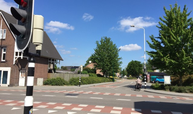 De beoogde fietsroute loopt via de Rembrandt van Rijnstraat via de Oranjestraat naar het Elzendaalcollege.
