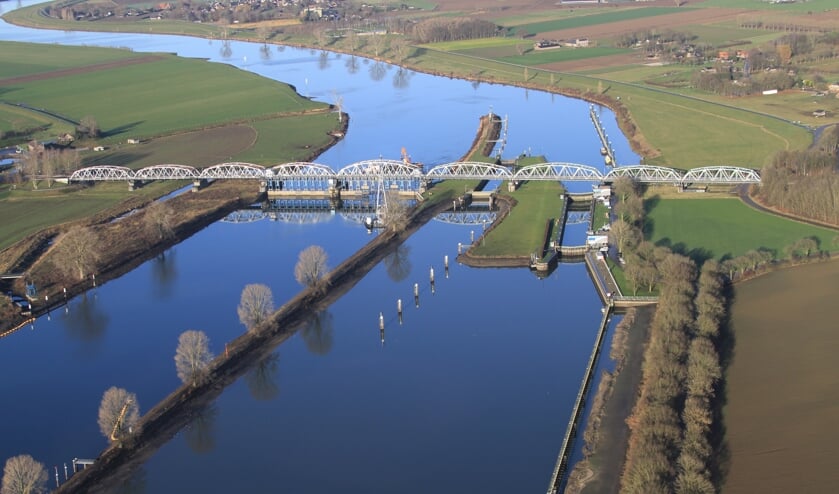 De stuwen bij Grave. (foto: Rijkswaterstaat)
