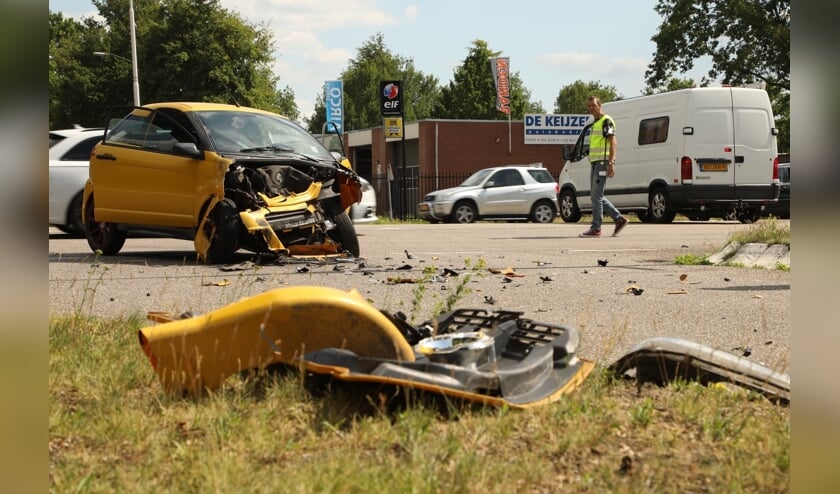 Gewonde bij ongeval tussen brommobiel en bestelbus. (Foto: Gabor Heeres / Foto Mallo)