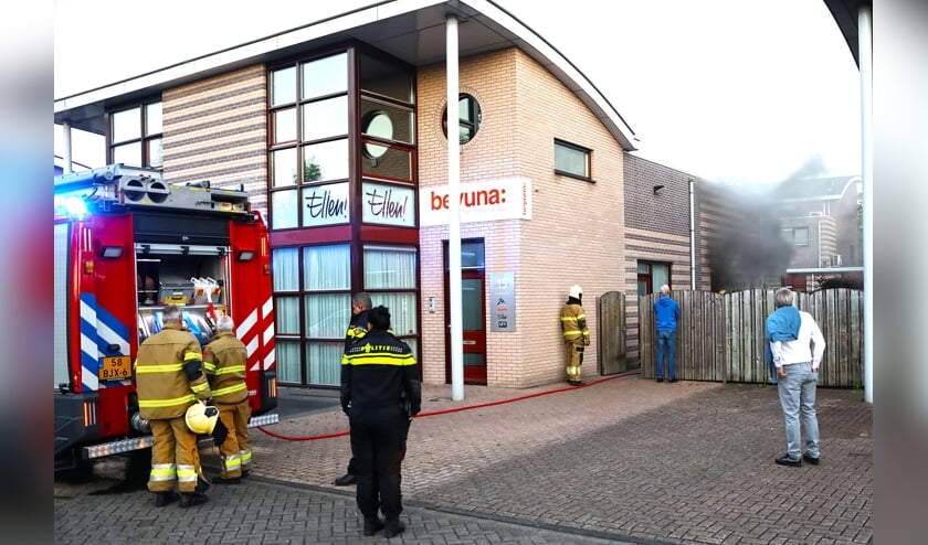 Brand in bedrijfspand Vlinderhof. (Foto: Gabor Heeres / Foto Mallo)