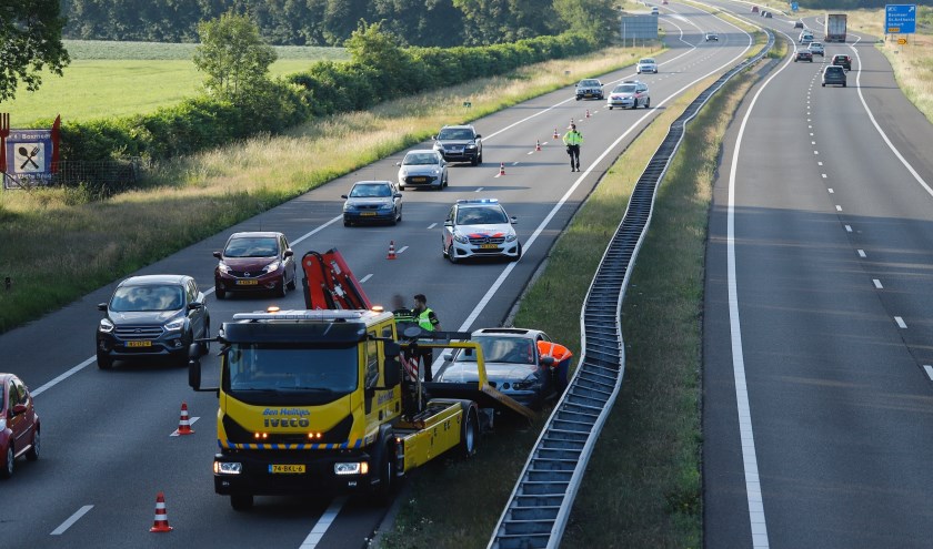 Een Duitse automobilist heeft zondag op de A73 een eenzijdig ongeluk gehad.