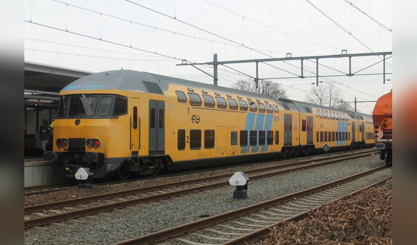 Een trein op het Centraal Station in Oss.