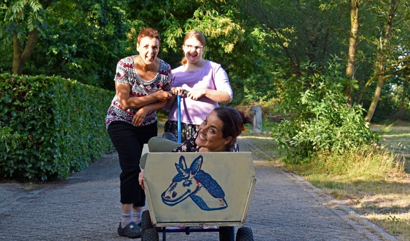 "Regelmatig organiseren we gezellige activiteiten en gaan begeleiders en bewoners samen op vakantie. Een belangrijke invulling van de zorg die we bieden", aldus Merlijn Trouw.