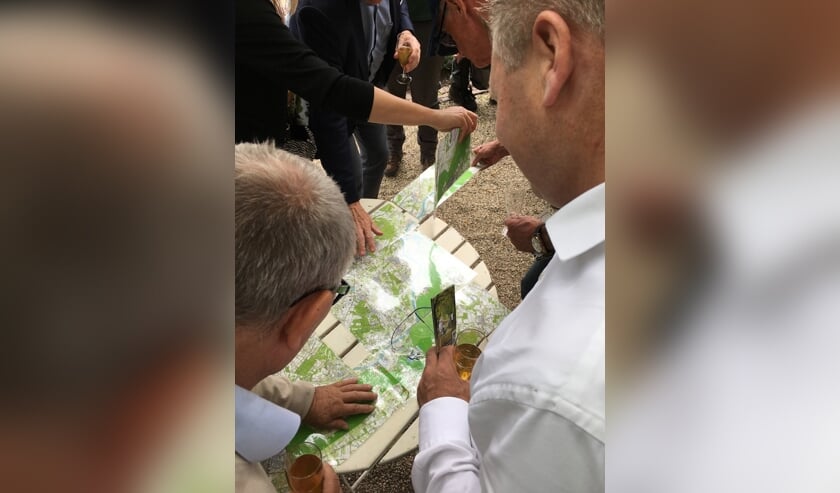 Overlegorgaan Nationaal Park De Maasduinen opent Premiumwandelroute Arcen. (foto: Stichting het Limburgs Landschap Edmond Staal)