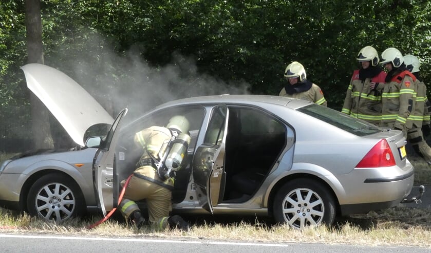 Autobrand op de Ruwaardsingel. (Foto: Thomas)