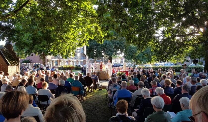 De 'pop-up kerk' aan het Piusplein.