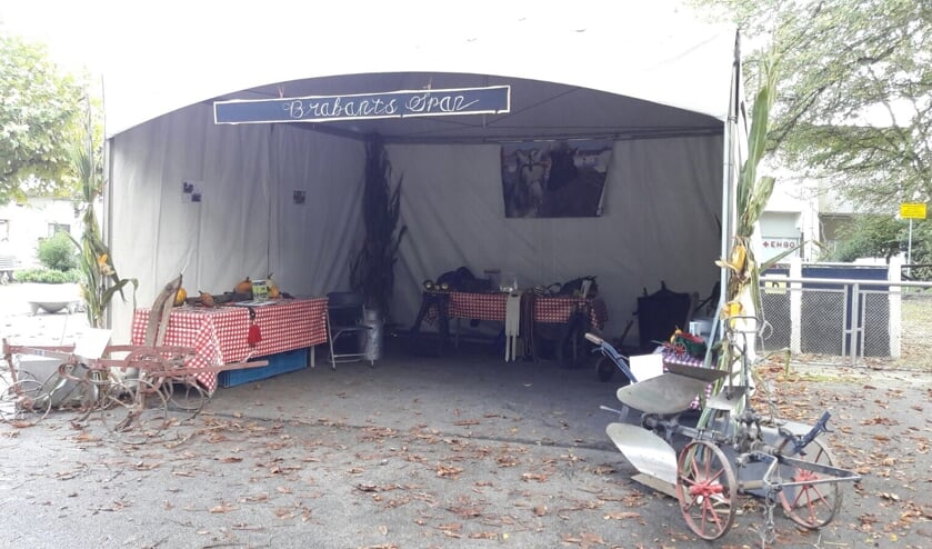 Oude werktuigen in Herpen.