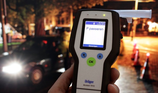 OEFFELT | De politie heeft donderdagochtend een automobilist aan de kant gezet op de Cuijkseweg in Oeffelt.