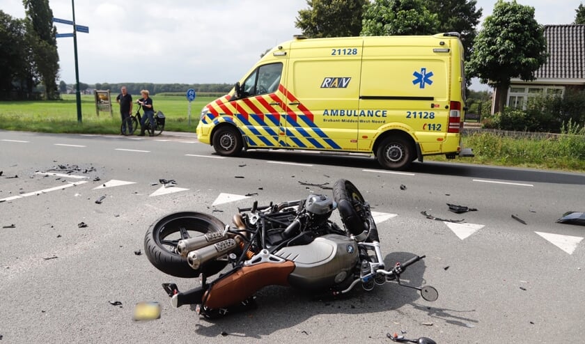 Motorrijder gewond door aanrijding met auto in Sint Hubert.