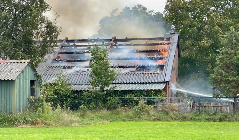 Grote Uitslaande Brand Verwoest Schuur Aan Struikheide. - Oozo.nl