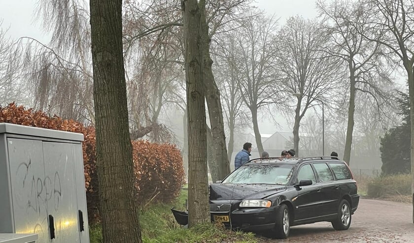 Auto's botsen op elkaar aan Heuvel | Kliknieuws - 112brabantnieuws.nl