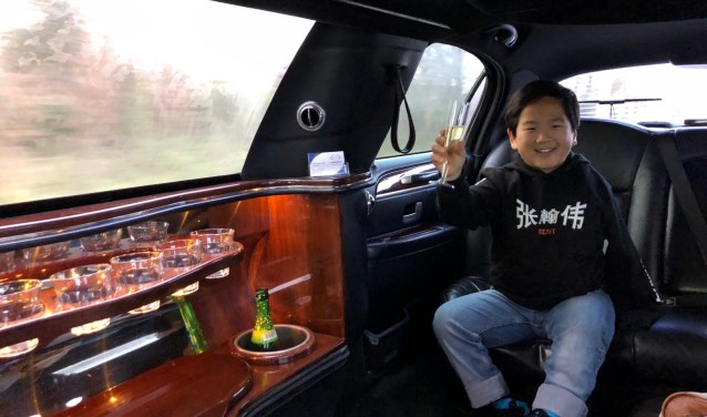 Hong Jie in de Limousine