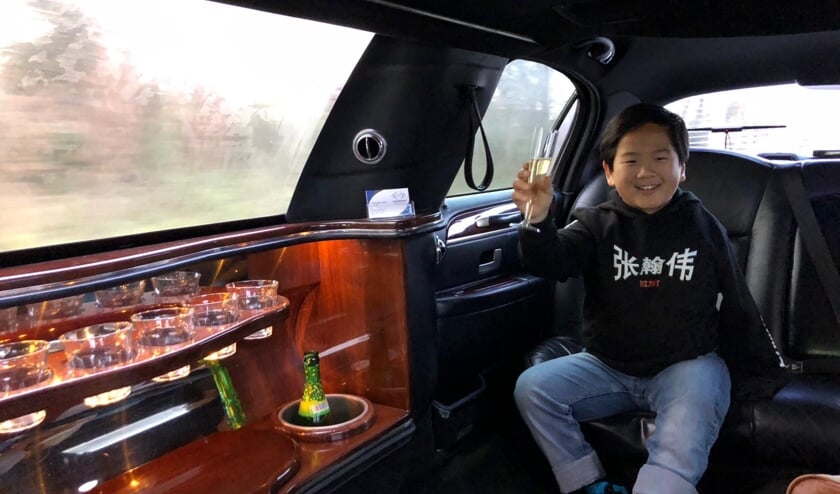 Hong Jie in de Limousine