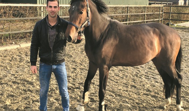 Kees-Willem van Os samen met eigen hengst K-One