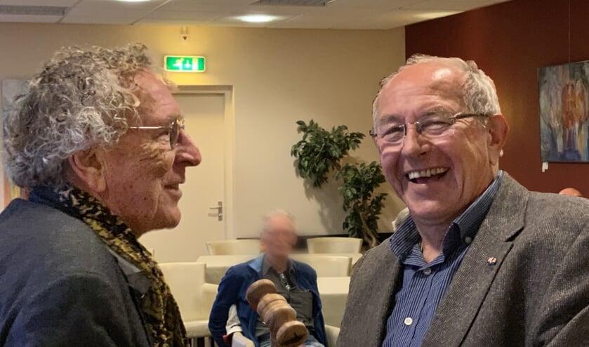 Anton Schiere neemt de voorzittershamer over van Chris Buitelaar.