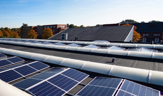 In het gehele pand zijn ook 215 armaturen vervangen voor ledverlichting, dat moet leiden tot een energiebesparing van 17.000 kWh.