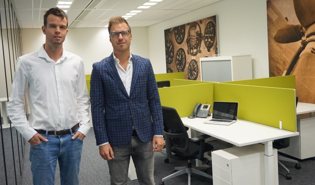 Jeroen Voorn (rechts), directeur van Vastelastenbesparing.nl