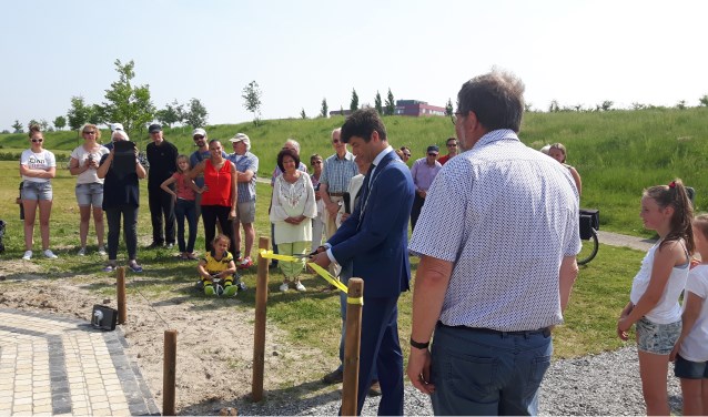 Burgemeester Van de Stadt opent het labyrint. (Foto: Leefbaar3B/PR)