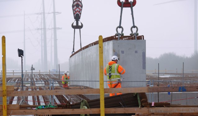 De werkzaamheden aan het nieuwe station zijn in volle gang. (Foto: Remco Zwinkels)