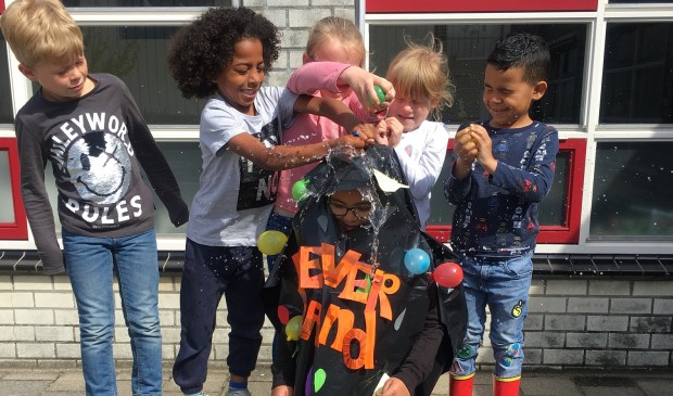 Voor de kinderen van BijDeHand staat het hele jaar in het teken van water.