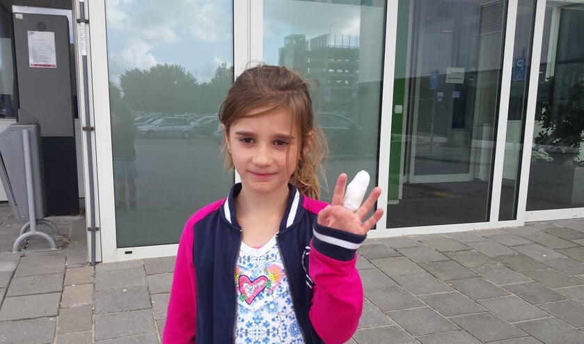 De zesjarige Laura uit Bergschenhoek sneed zichzelf in de vingers. Boosdoener: rondzwervend glas!