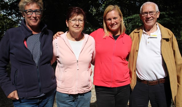 Ria en Anton Schrama met hun dochters Astrid (links) en Leonie.