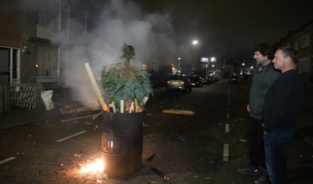 In de Verveenstraat was een bescheiden, maar gezellig fikkie. (foto: Spa Media)
