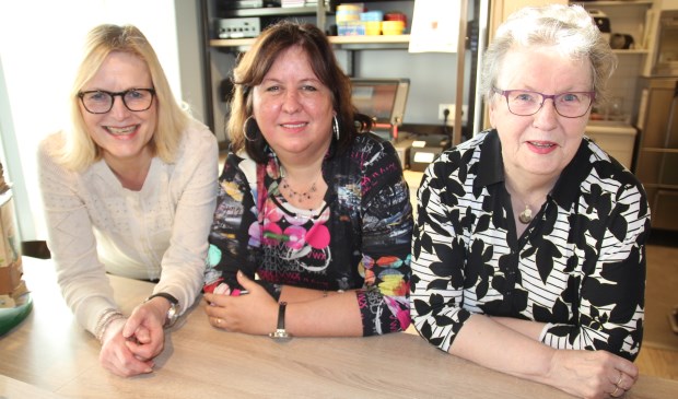 De vrijwilligers Rita, Cathy en Bertha.
