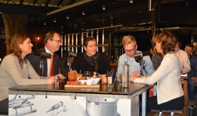Het debat vindt ditmaal niet plaats in het gemeentehuis, maar in een café in Rotterdam. (Foto: archief)