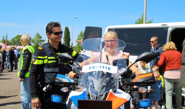 Natuurlijk was het ook mogelijk om even om een echte politiemotor te zitten. (Foto: Spa Media)